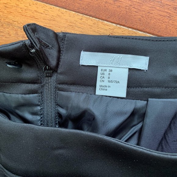 H&M Black skirt with horizontal folds - Picture 3 of 3